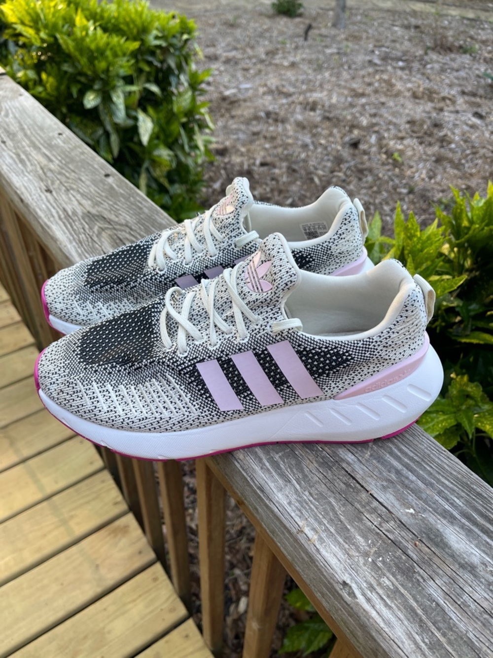 Adidas Originals Swift Run 22 Women's Running Shoes-Size 10